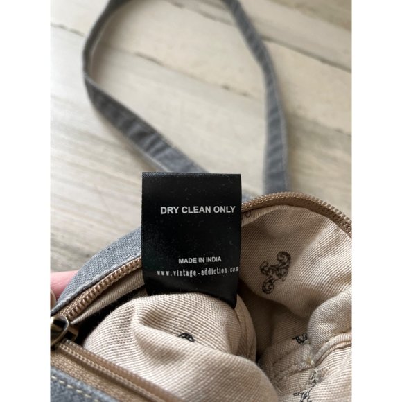 Vintage Addiction woman’s grey cloth crossbody purse - Picture 6 of 8